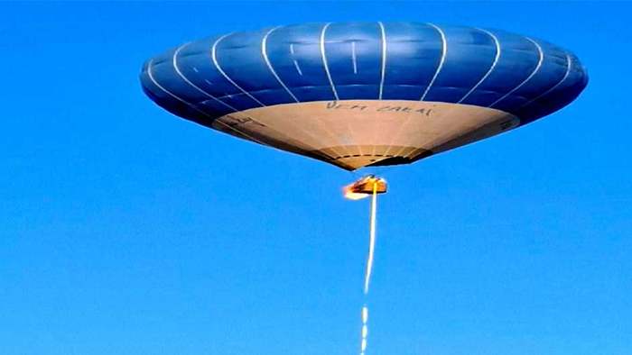 Heißluftballon fängt Feuer: Passagiere springen raus und zwei sterben