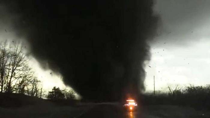Tornado kommt Sturmjägern gefährlich nahe