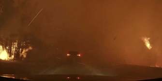 Waldbrände in Kanada: Mit dem Auto durchs Feuer-Inferno