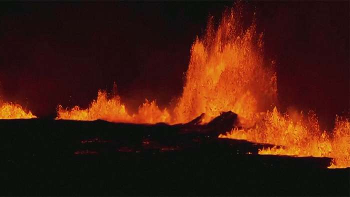 Nach wochenlangen Beben: Vulkanausbruch in Island