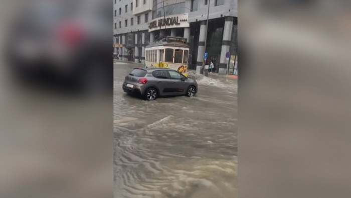 Straßen wie Flüsse: Heftige Unwetter treffen Lissabon