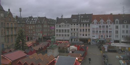 HD Live Webcam Düsseldorf - Altstadt - Blick auf den Marktplatz