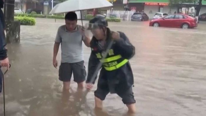 Wasser bis zu einem Meter hoch: Überschwemmungen in China