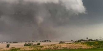 Schwere Unwetter in den Great Plains: Sandstürme und Tornados über Kansas