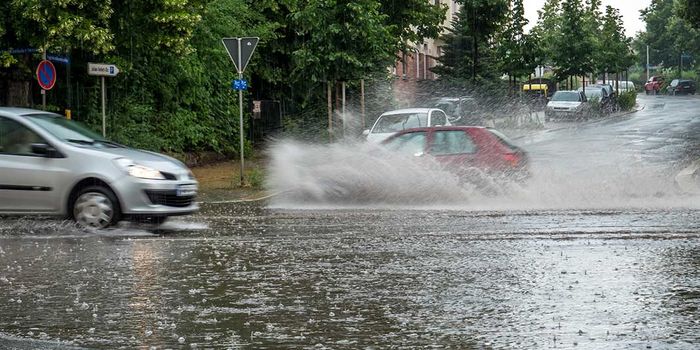 Wetter Morgen Am Montag: Unwetter In Der Nacht – Dann Zieht Schwüle Ab ...