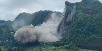 Berg kollabiert: Erdmassen krachen auf Dorf in China