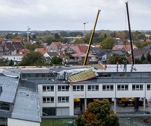 Tornadoverdacht in Niedersachsen: Abgedecktes Dach und Garage schleudert gegen Hauswand