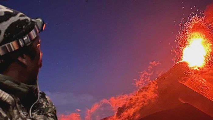 Rotes Glühen in der Nacht: Wanderer fliehen vor Vulkanausbruch in Guatemala | wetter.com