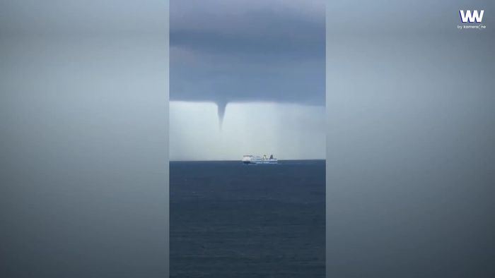 Schauriger Anblick vor Mallorca: Blitz schlägt neben Kreuzfahrtschiff ein | wetter.com