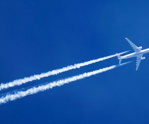 Kondensstreifen schaden dem Klima - Ärger um Flugrouten