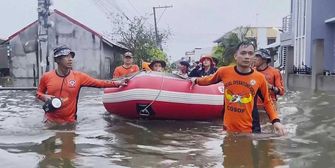 Tödlicher Taifun CO-MAY: Zehntausende auf der Flucht auf den Philippinen