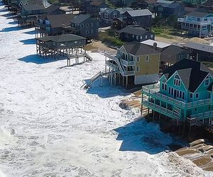 Gefährliche Wellen vor North Carolina: Hurrikan ERIN zieht an USA vorbei