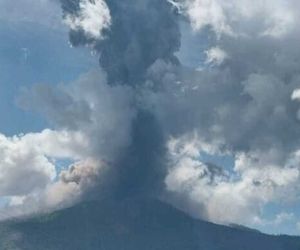 Zehn Kilometer lange Aschesäule: Vulkan in Indonesien ausgebrochen