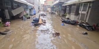 Taifun FUNG-WONG löst schwere Überschwemmungen in Taiwan aus