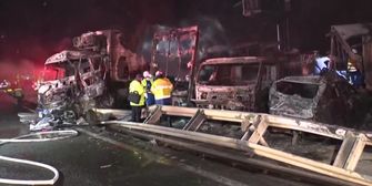 Vereiste Fahrbahn: Horrorcrash auf japanischer Autobahn