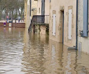 Frankreich unter Wasser: Höchste Unwetterwarnstufe für Landesteile ausgerufen