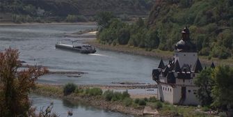 Wegen Dürre: Binnenschiffer befürchten Unterbrechung der Rhein-Route