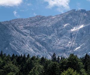 Felssturz an der Zugspitze: Mehrere Kubikmeter Gestein brechen ab