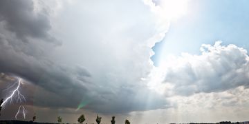 Am Dienstag wird es ungemütlich. Nur im Osten bleibt es zunächst noch trocken und sonnig.